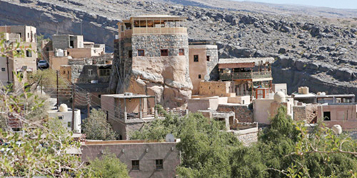 فنادق الطين وقصص الجن مقصد سياحي لقرية عمانية 