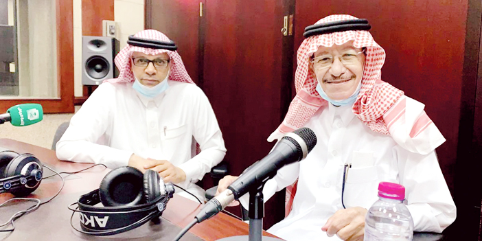  الفقيد الوعيل خلال لقاء إذاعي بإذاعة الرياض في شهر محرم 1442هـ