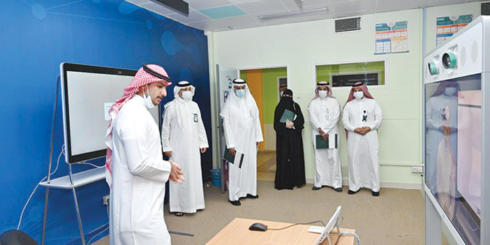 (تجربة مدرسة الرياض الافتراضية) تحت مجهر قناة عين الفضائية 