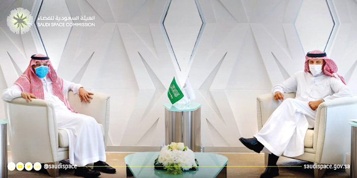 الأمير سلطان بن سلمان بحث مع وزير المالية دور الاستراتيجية الوطنية للفضاء في دعم رؤية 2030 