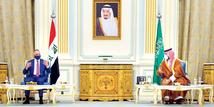 ولي العهد خلال جلسة مباحثاته مع رئيس الوزراء العراقي في الرياض أمس