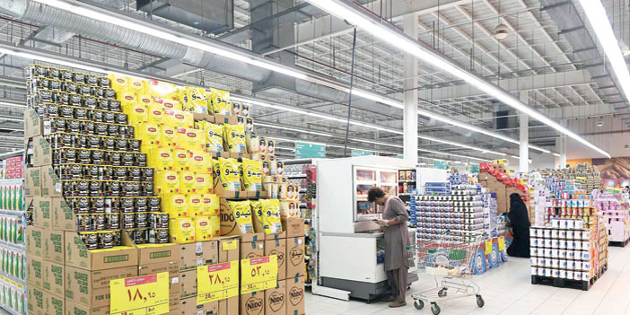 «التجارة»: وفرة عالية في السلع والمنتجات الرمضانية وبدائلها في الأسواق 