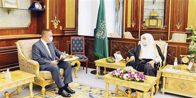 د.آل الشيخ يؤكد على أهمية تعزيز العلاقات الثنائية مع روسيا في شتى المجالات 