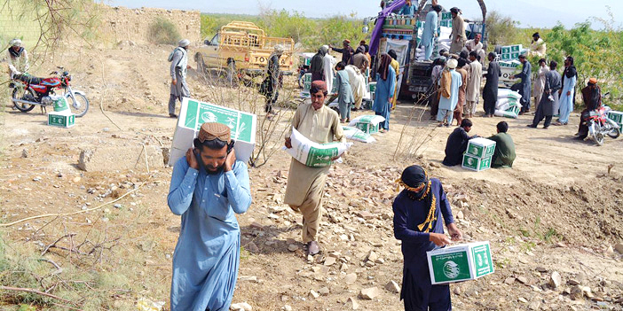 مركز الملك سلمان للإغاثة يوزع سلال غذائية في باكستان  