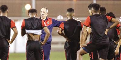 الوحدة ينتعش بعودة الثلاثي 