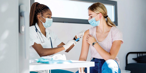 سباق التلقيح يتواصل ووفيات كورونا يتجاوزون الـ(3) ملايين 