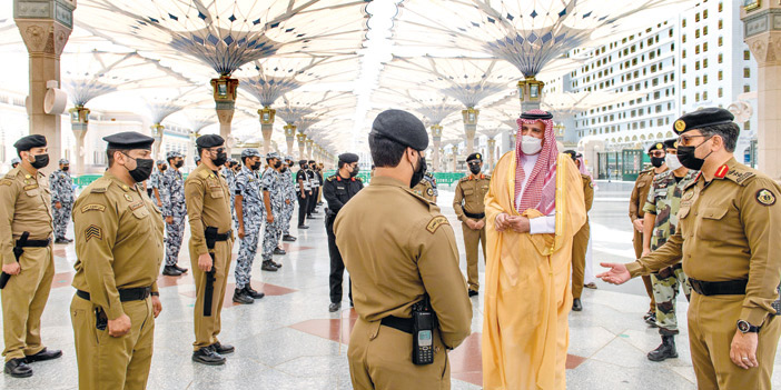 أمير منطقة المدينة المنورة يقف على أعمال الجهات الحكومية والأهلية المعنية بخدمة قاصدي المسجد النبوي 