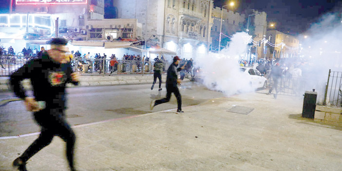  تجدد الاشتباكات في القدس بين قوات الاحتلال والفلسطينيين