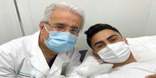  مارتينيز وبجواره كوجات