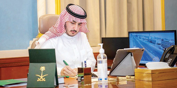  أمير منطقة الجوف خلال الاجتماع