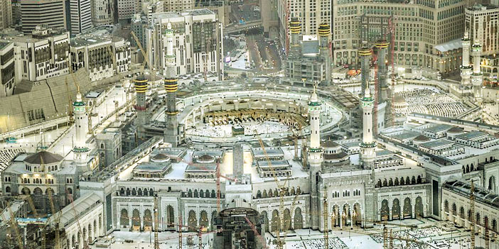 المصلون والمعتمرون يتدفقون بانسيابية في المسجد الحرام 