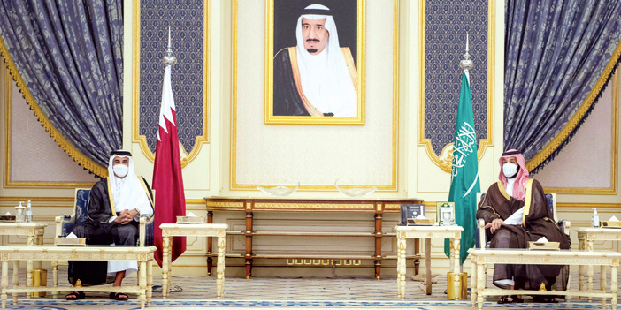  ولي العهد خلال جلسة المباحثات مع أمير قطر في جدة أمس