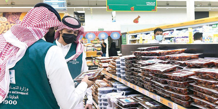  من الجولات الرقابية لفرق وزارة التجارة في تبوك على منافذ التسوق