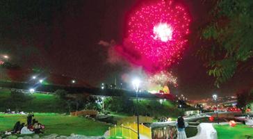 الألعاب النارية تضيء سماء الباحة احتفالاً بعيد الفطر 