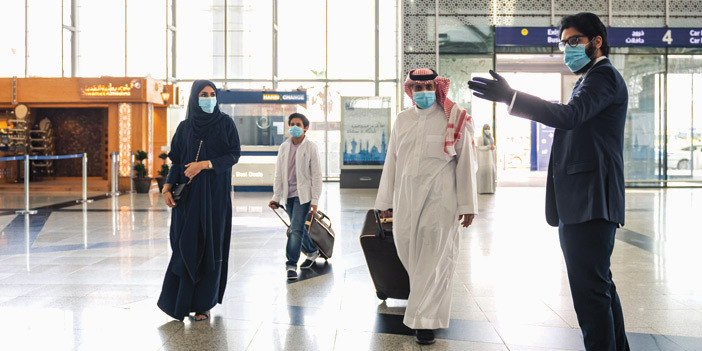  لقطتان من داخل مطار الأمير محمد بن عبدالعزيز