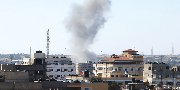 أدخنة تعلو أحد المواقع التي ضربتها قوات الاحتلال جنوب غزة