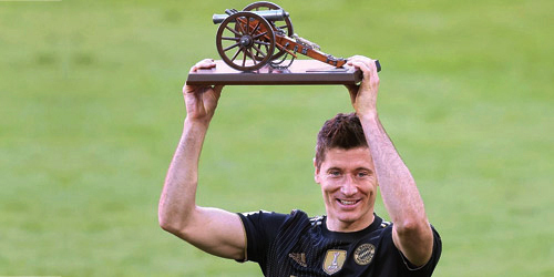 ليفاندوفسكي يحطم رقم مولر القياسي 