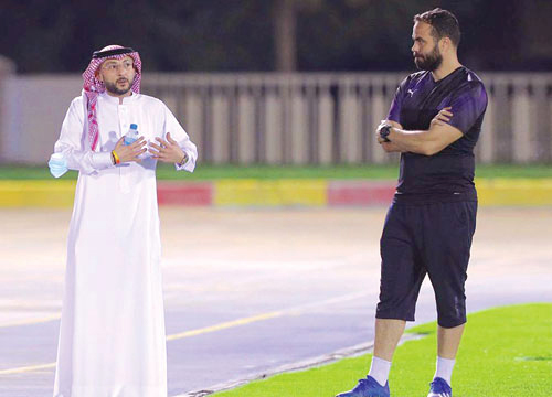  غدران لدى اجتماعه بالمناعي