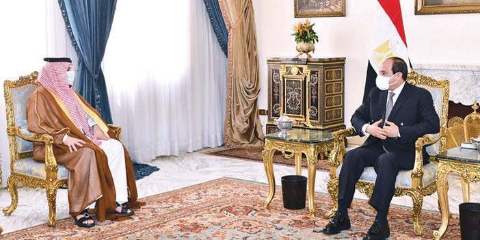  الرئيس المصري خلال استقباله تركي آل الشيخ في القاهرة أمس