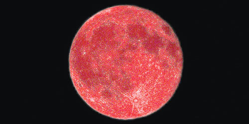 لماذا يتحول لون القمر إلى الأحمر أثناء الخسوف الكلي؟ 
