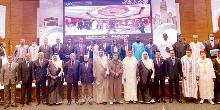  السفير الغريري أثناء حضوره الندوة العلمية