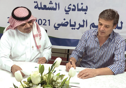  الطفيل ونيكوس يوقعان تجديد العقد