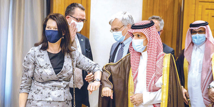  الأمير فيصل بن فرحان مستقبلاً وزيرة خارجية السويد