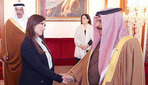  ملك البحرين خلال لقاء له برئيسة جمعية الصحفيين في البحرين