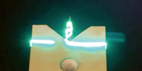  المصباح على منارة المسجد لبيان إقامة الصلاة بدعة