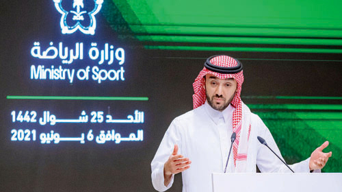  وزير الرياضة خلال  المؤتمر الصحفي