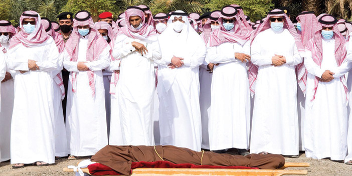 نائب أمير منطقة الرياض يؤدي الصلاة على سحمي بن شويمي 