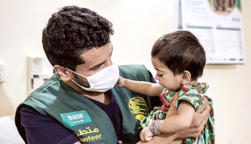 مركز الملك سلمان يجري 300 عملية جراحية من مشروع مكافحة العمى في باكستان 