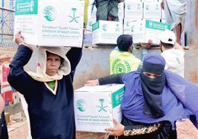 مركز الملك سلمان للإغاثة يواصل توزيع السلال الغذائية في بنغلاديش 