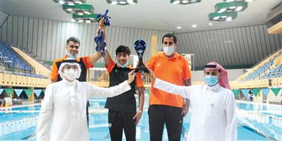 رئيس الاتحاد السعودي للسباحة يتوج الفائزين في بطولة كرة الماء 