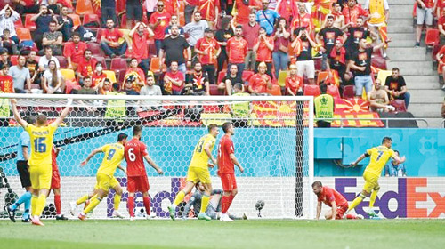  لقطة من مباراة أوكرانيا ضد مقدونيا الشمالية