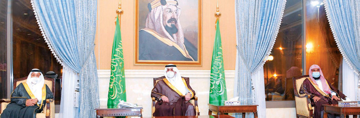  أمير منطقة تبوك خلال اللقاء الأسبوعي