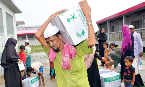 مركز الملك سلمان يوزع سلال غذائية بجمهورية بنجلاديش 