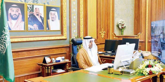 طالب هيئة الأمر بالمعروف بوظائف نسائية وتمكين المرأة من العمل بما يناسب دورها 