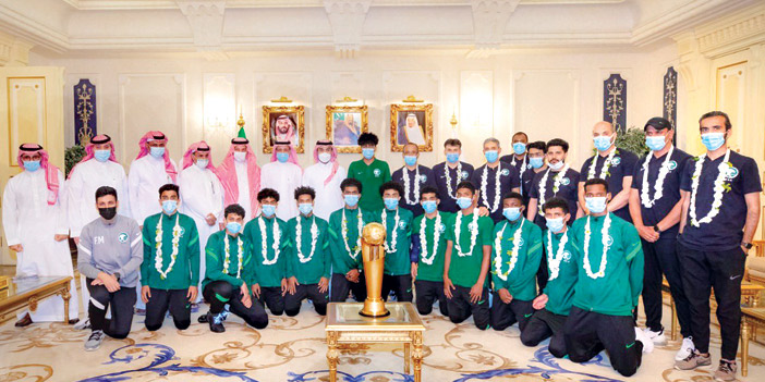  أبطال العرب في لقطة تذكارية مع سمو وزير الرياضة