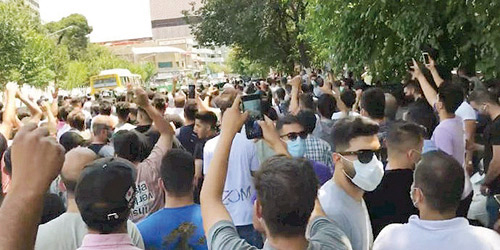  المتظاهرون يواصلون نشاطهم ويهتفون ضد خامنئي قرب طهران
