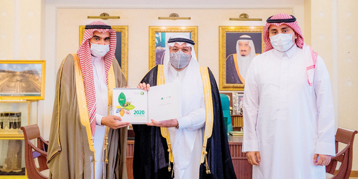  سموه يتسلَّم التقرير السنوي لفرع صندوق التنمية الزراعية