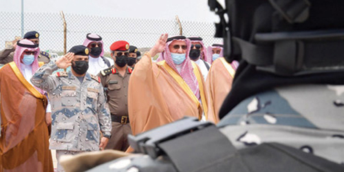  أمير منطقة جازان خلال تفقده قطاع حرس الحدود