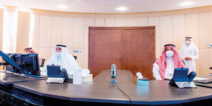  من اجتماع لجنة الطوارئ بمركز القيادة والسيطرة