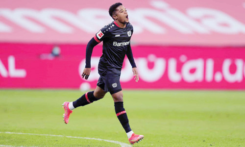 الجناح الجامايكي بايلي ينتقل رسمياً إلى أستون فيلا الإنكليزي 