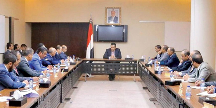 الحكومة اليمنية تستنكر تهديد إيران للملاحة في الخليج العربي 