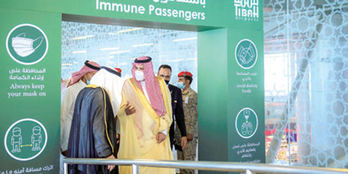  سموه خلال زيارته للمطار