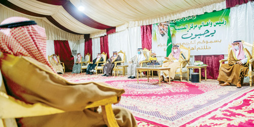  من زيارة سموه لمركز الصلبية ولقائه الأهالي