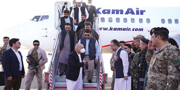  الرئيس الأفغاني خلال وصوله إلى مزار شريف