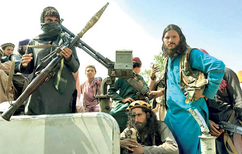 «طالبان» في كابول..وغني: غادرت حقناً للدماء 