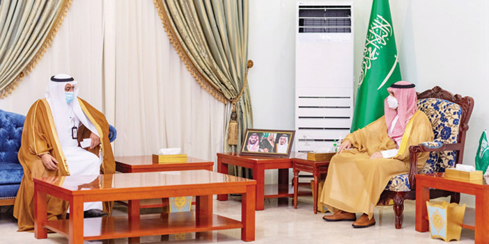  أمير منطقة الجوف خلال استقباله الرويلي